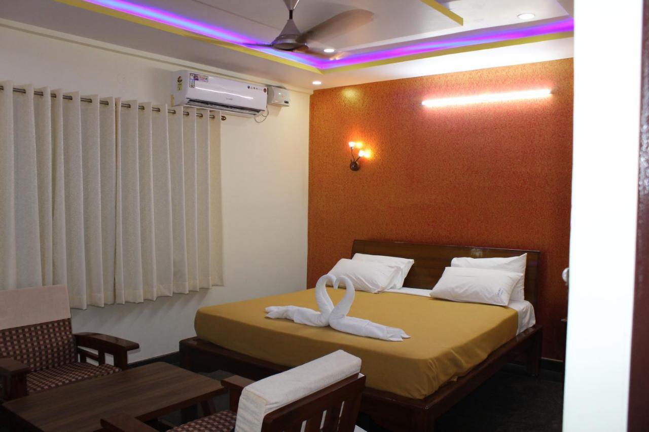 Golden Pride Hotel กานักปุระ ภายนอก รูปภาพ