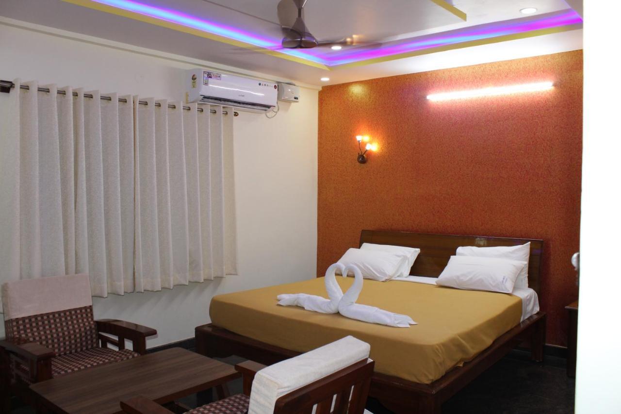 Golden Pride Hotel กานักปุระ ภายนอก รูปภาพ