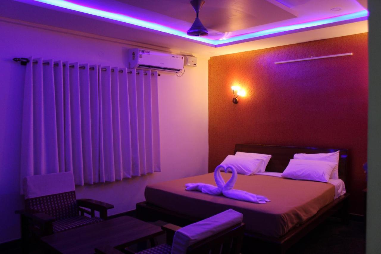 Golden Pride Hotel กานักปุระ ภายนอก รูปภาพ