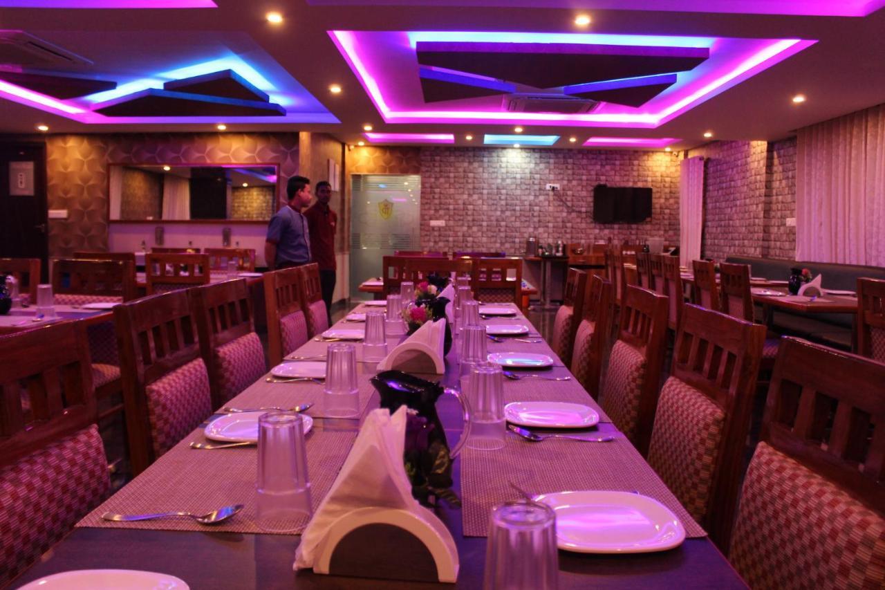 Golden Pride Hotel กานักปุระ ภายนอก รูปภาพ