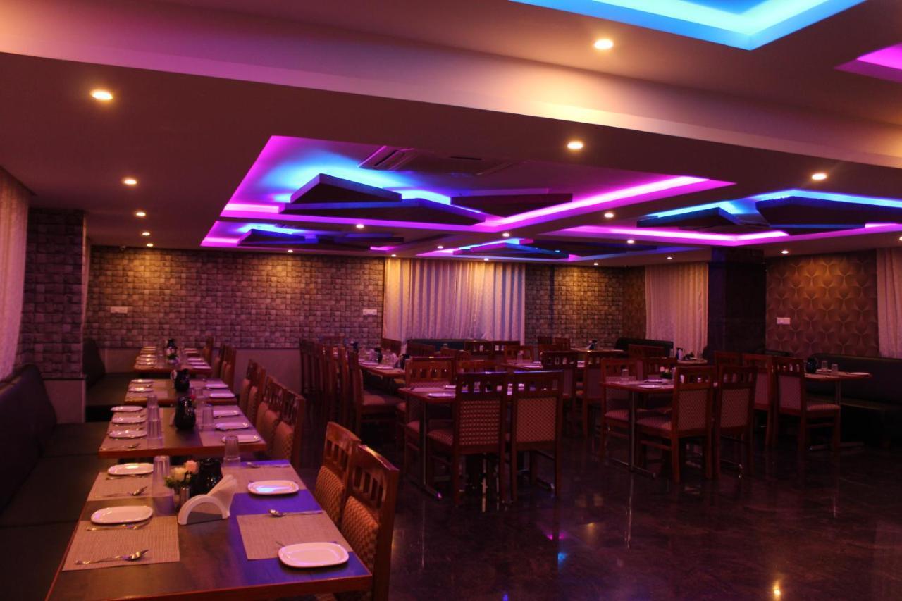 Golden Pride Hotel กานักปุระ ภายนอก รูปภาพ